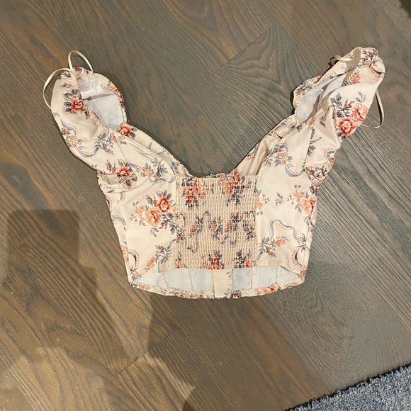 Urban Outfitters - Picture 3 of 6